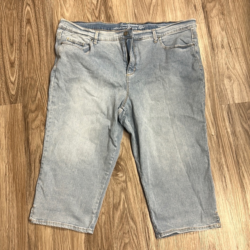 22W capri length jeans